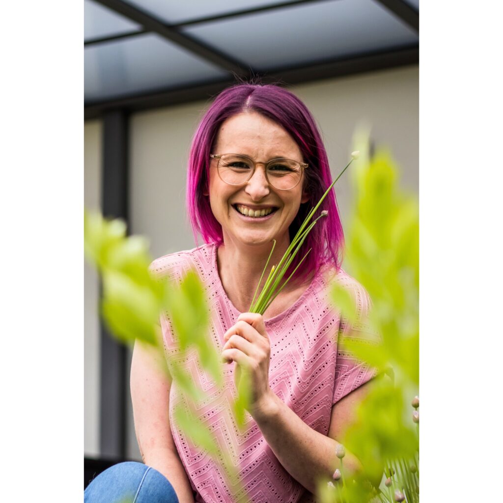 Foto von Tatiana Kirschbaum Ernährungsberatung für Frauen pink